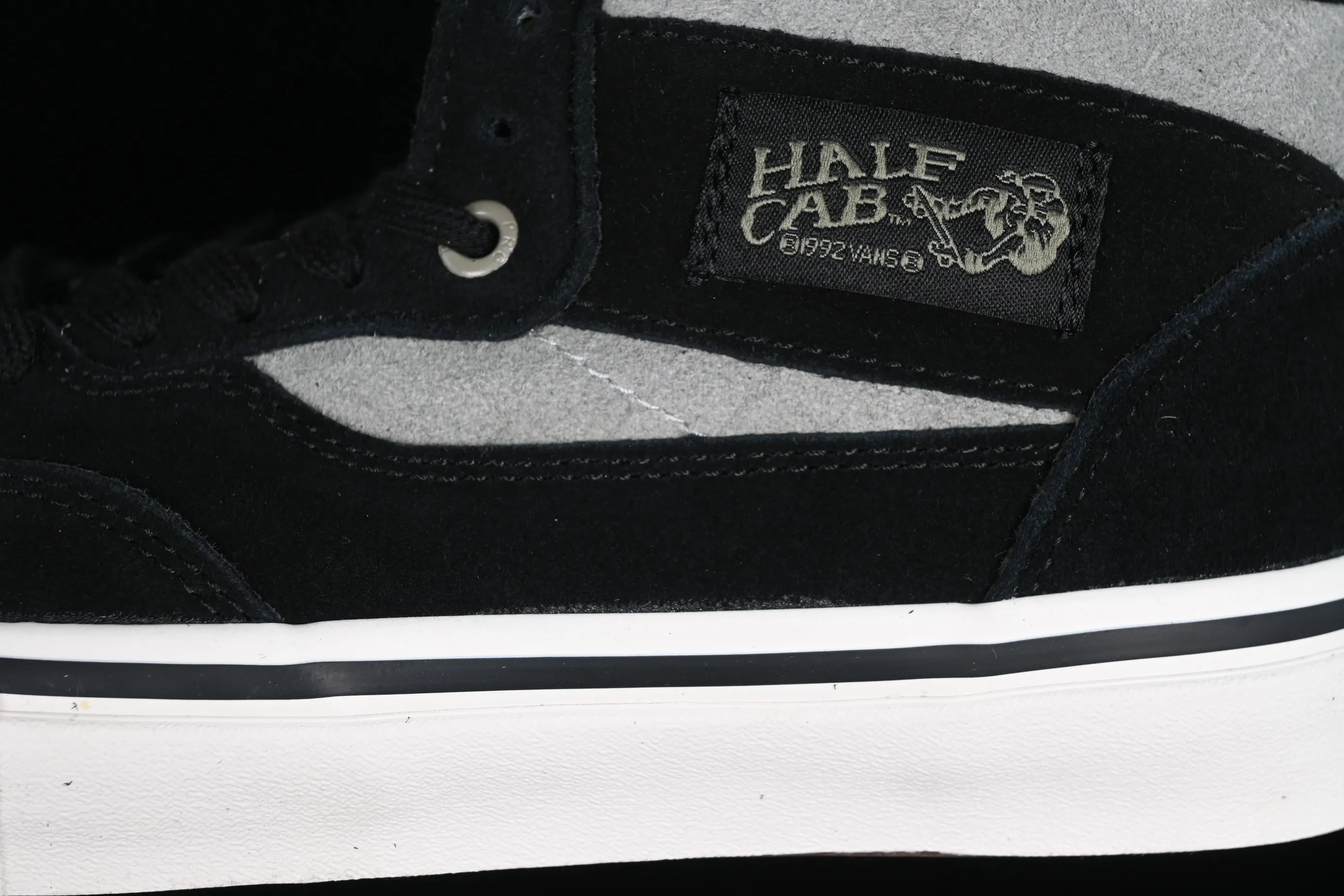 All Categories Vans Vans Series Vans Mid Vans China Vans Half Cab Pro Links Black Gray Vans Official Retro Casual Simple Versatile Skateboard Shoes VN0A38CP2LA
